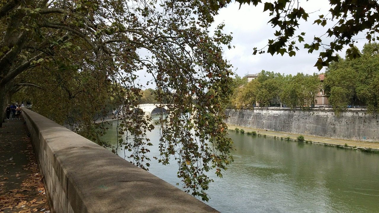 tiber river walk